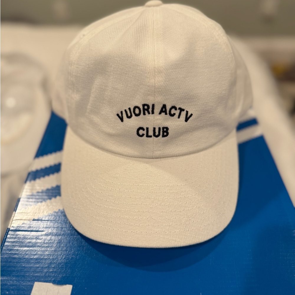 Vuori white hat women’s